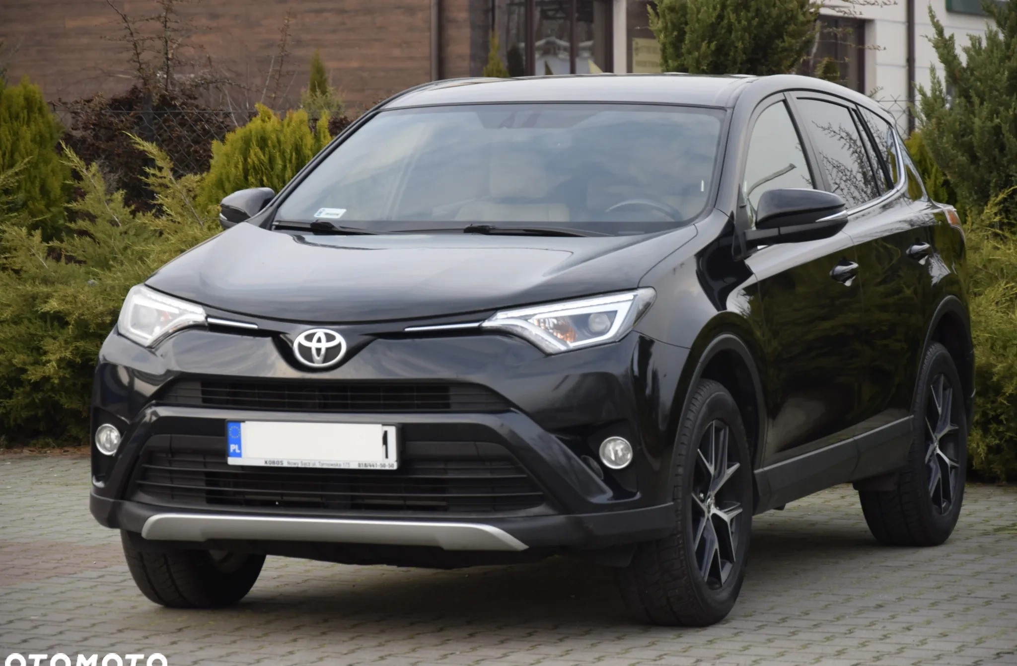 Toyota RAV4 cena 66800 przebieg: 328000, rok produkcji 2016 z Żuromin małe 326